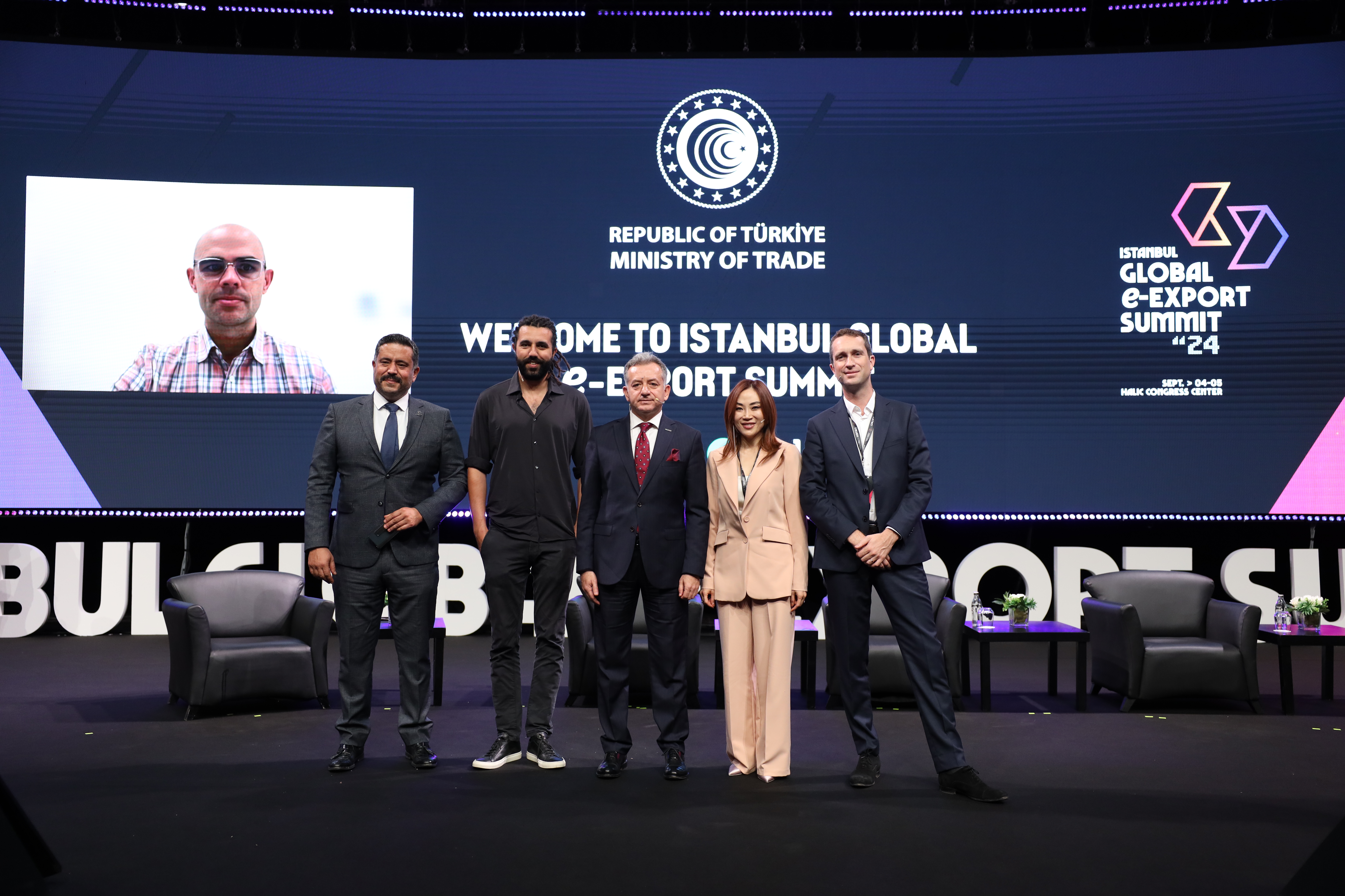 MÜSİAD GENEL BAŞKAN YARDIMCISI DAVUT ALTUNBAŞ E-İHRACAT ZİRVESİ IGEXX'E KATILDI