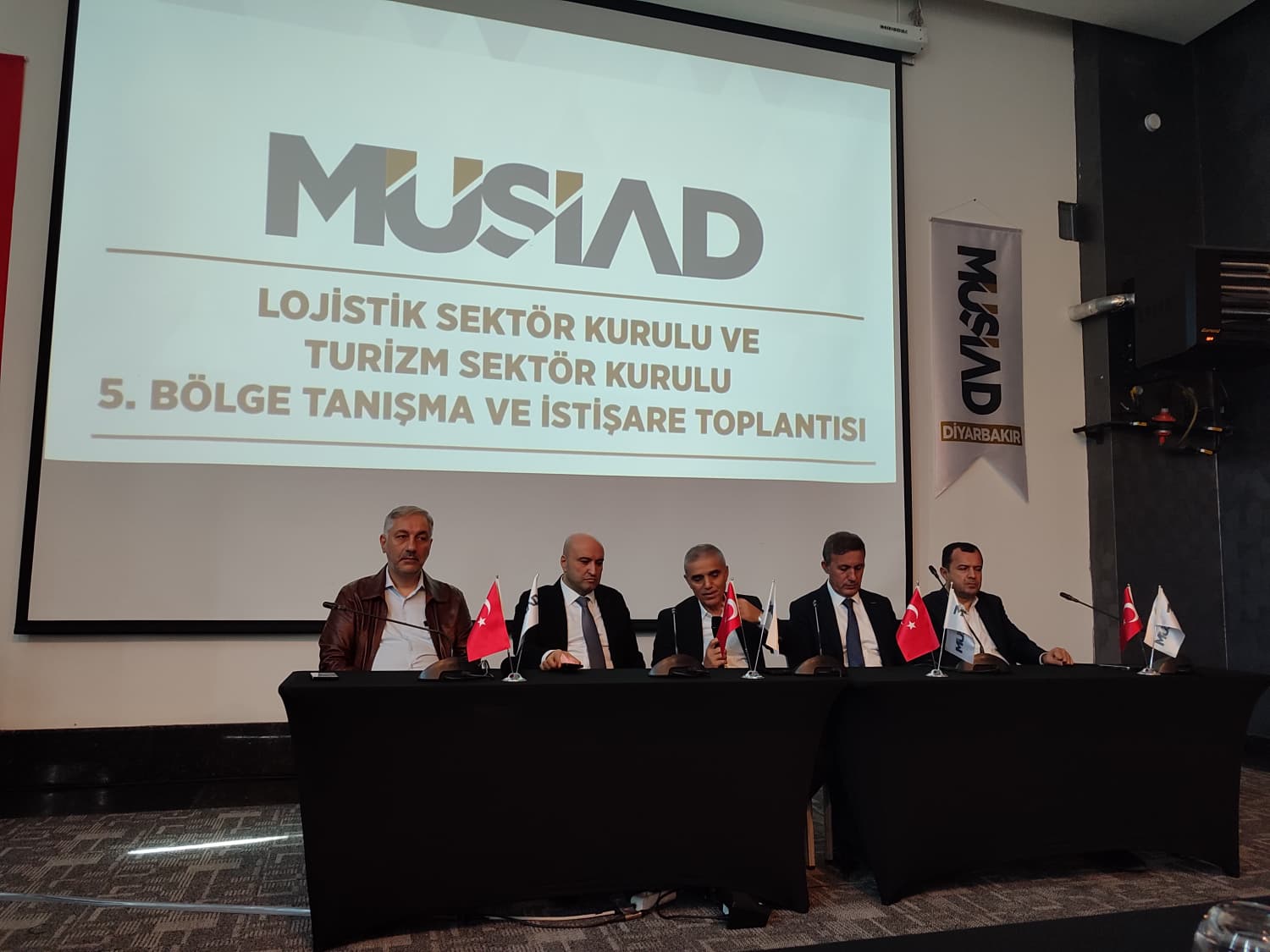 LOJİSTİK SEKTÖR KURULU VE TURİZM SEKTÖR KURULU ORTAKLIĞIYLA BÖLGE TOPLANTISI DÜZENLENDİ