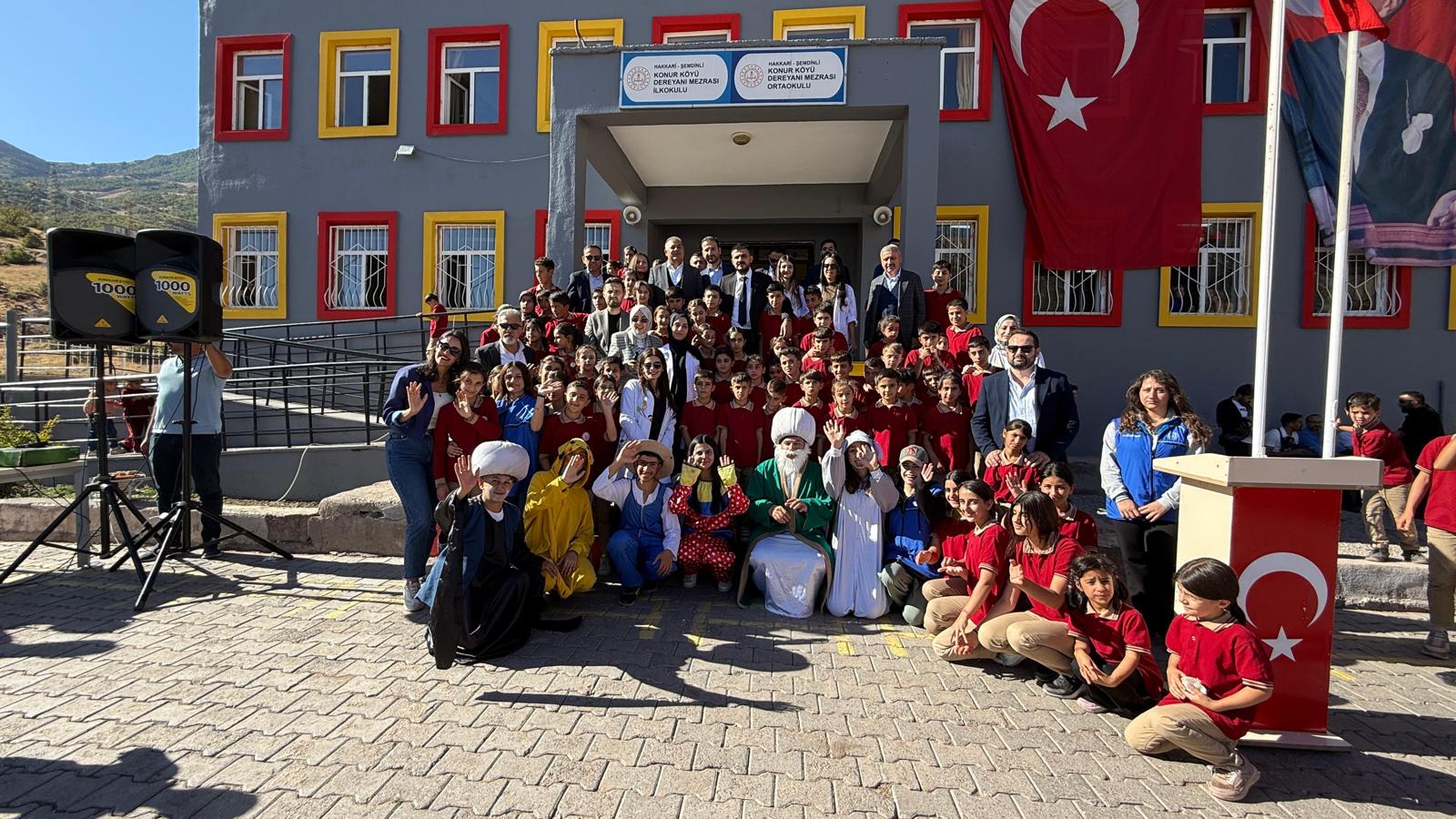 İNŞAAT VE YAPI MALZEMELERİ SEKTÖR KURULU'NDAN HAKKÂRİ ŞEMDİNLİ’DE EĞİTİME VE BİRLİĞE GÜÇLÜ DESTEK